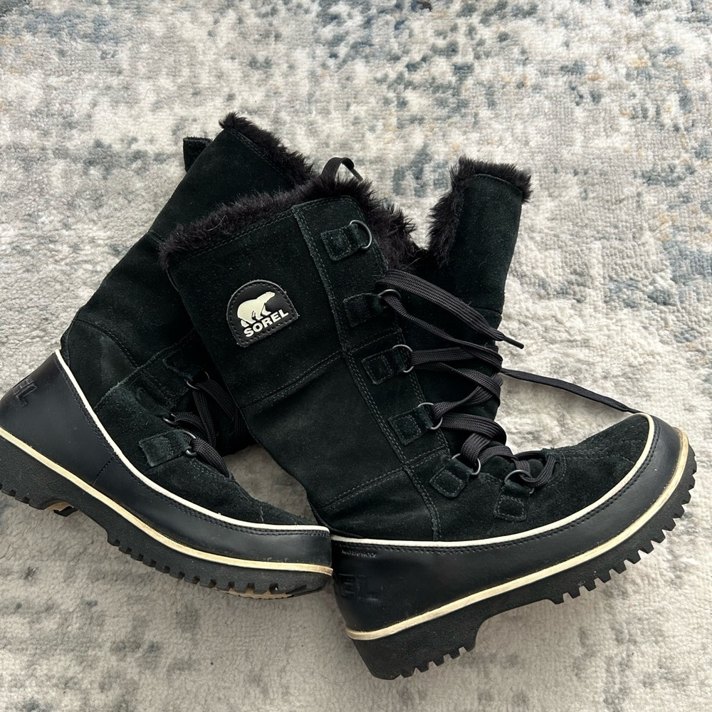 Sorel Black Fur-Lined Boots